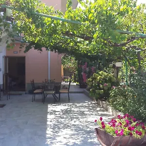 https://guesthouse-familija-tariba.primorje-gorskikotar.com